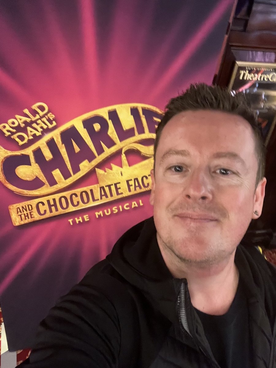 MANCTHEATRICAL's tweet photo. 2nd Trip to ‘THE FACTORY!’ - WONDERS AWAIT in x10 minutes time! @CharlieChoc_UK @ATGTICKETS @garethsnook @WarnerBrosUK @warnerbros @WBHomeEnt @PalaceAndOpera #CHARLIECHOCOLATEFACTORY #CHOCOLATE #WONKA #MANCHESTER @MANCTHEATRICAL WONKA’S BIGGEST FAN ! #AUGUSTUS #VERUCA #VIOLET https://t.co/KF2THSCkoG