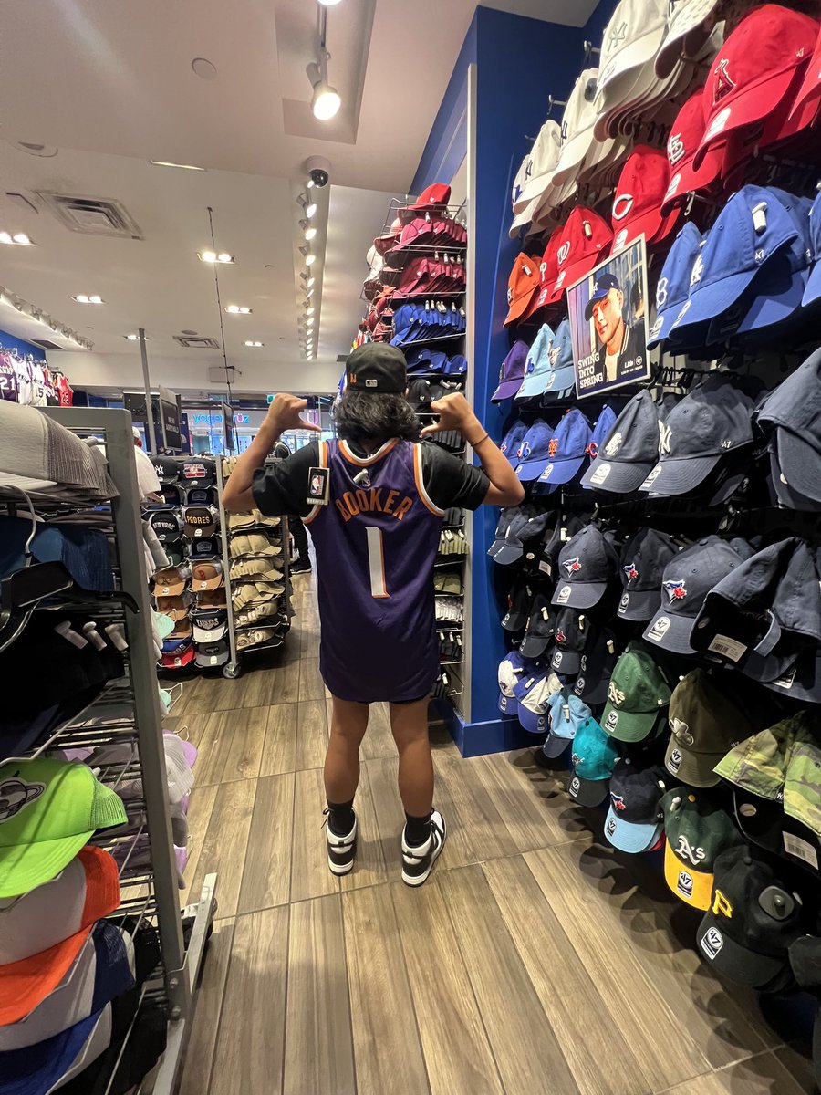 RamboJulian3's tweet photo. First Suns fan that bought the new suns jersey https://t.co/UF17uXhlsg