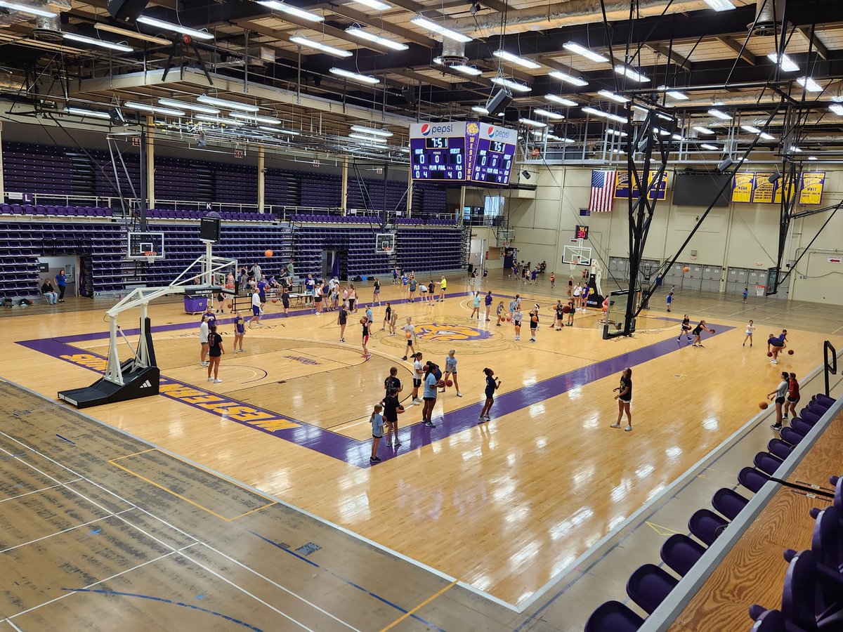 WIUWBB's tweet photo. good turnout. Let's play some ball. https://t.co/9QB1VqglwS