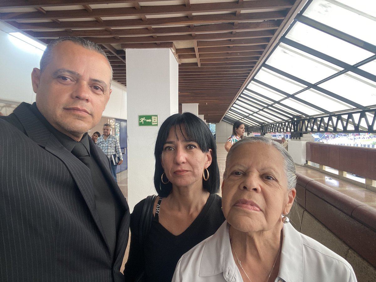 misterlira's tweet photo. Acudimos una vez más buscando justicia para mie hermano Fernando y para Eligio Duarte.
Han transcurrido 4 años y 4 meses, seguiremos hasta que se logre la Condenatoria Definitivamente firme. https://t.co/yD81wVe0WL