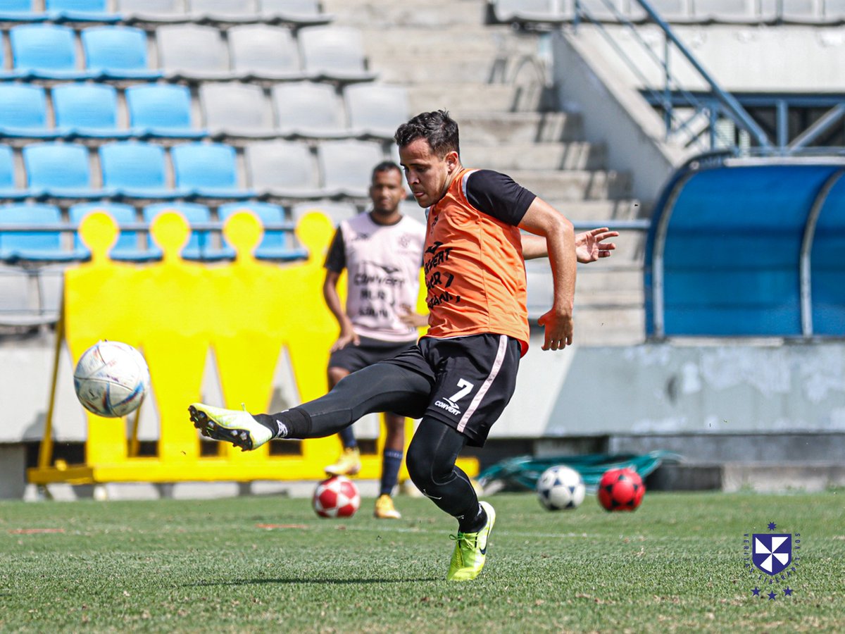Club_USMP's tweet photo. 📍 Enfocados para el sábado 💪🏻🤍

#VamosSantos
#FuriaSanta
#LaUSMP https://t.co/CLw0dQDE7L