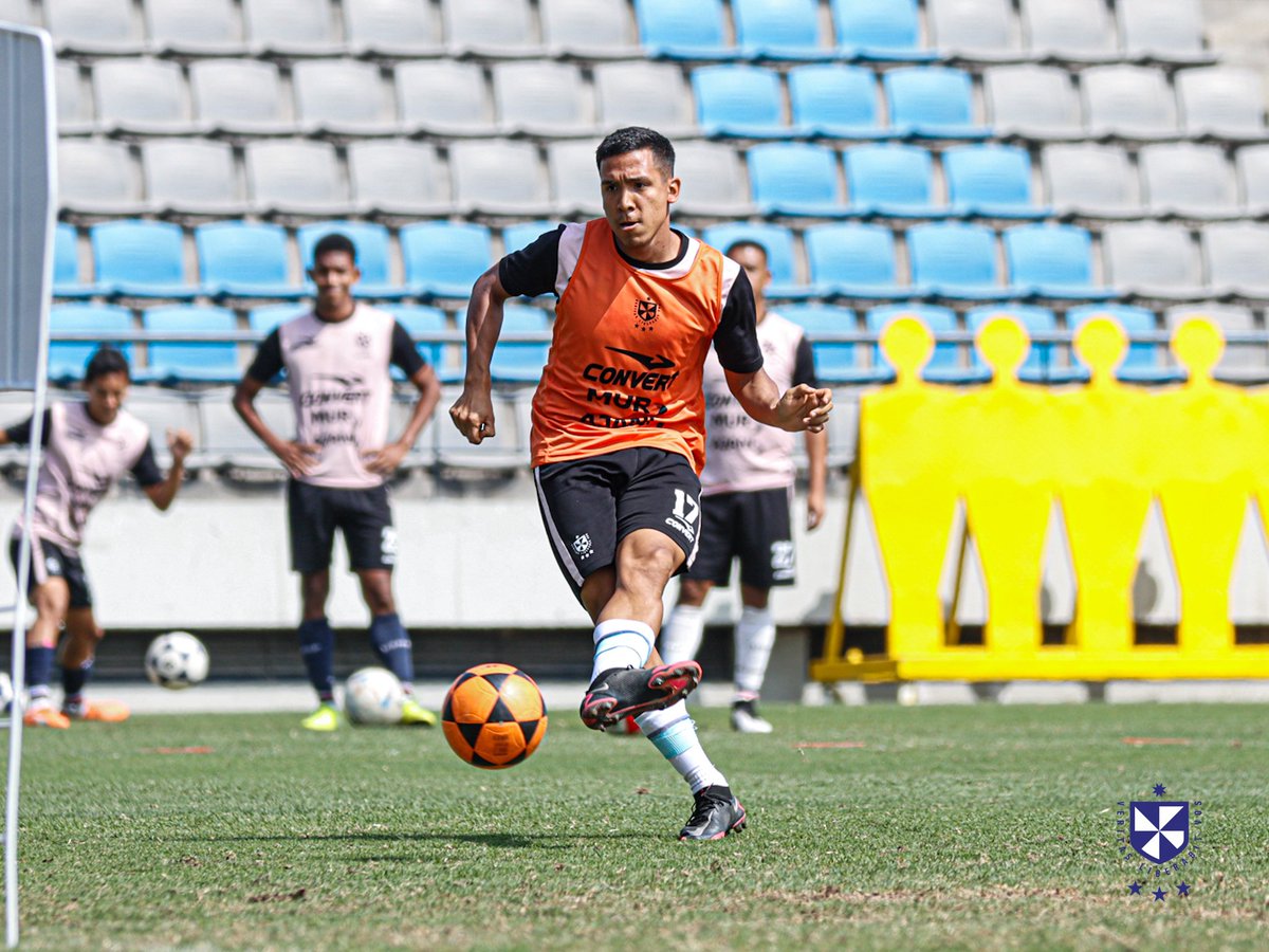 Club_USMP's tweet photo. 📍 Enfocados para el sábado 💪🏻🤍

#VamosSantos
#FuriaSanta
#LaUSMP https://t.co/CLw0dQDE7L