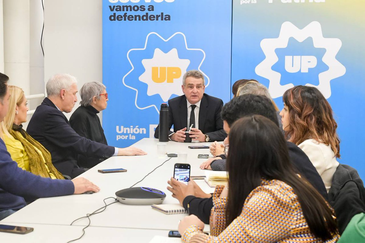 RossiAgustinOk's tweet photo. El @mercosur brinda oportunidades extraordinarias para potenciar el desarrollo de los países que lo integran. Sobre ello y acerca de los desafíos que enfrenta la región dialogamos junto a los candidatos y candidatas al @PARLASUR de @unionxlapatria. https://t.co/aX5KaENS09