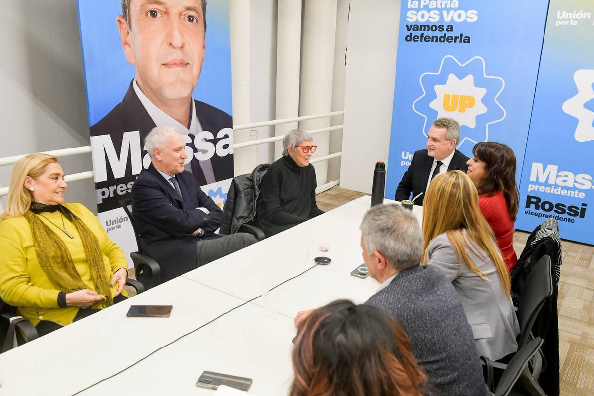 RossiAgustinOk's tweet photo. El @mercosur brinda oportunidades extraordinarias para potenciar el desarrollo de los países que lo integran. Sobre ello y acerca de los desafíos que enfrenta la región dialogamos junto a los candidatos y candidatas al @PARLASUR de @unionxlapatria. https://t.co/aX5KaENS09