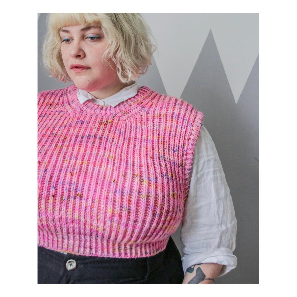 whatlydiamade made a perfect bubblegum Brioche Bubble Sweater and DIYd it into a vest. As always- don’t forget that you can do whatever you want with your pattern like Lydia did. 💕💗💖💞💞🌸 instagram.com/p/CvNcgy_ORrp/