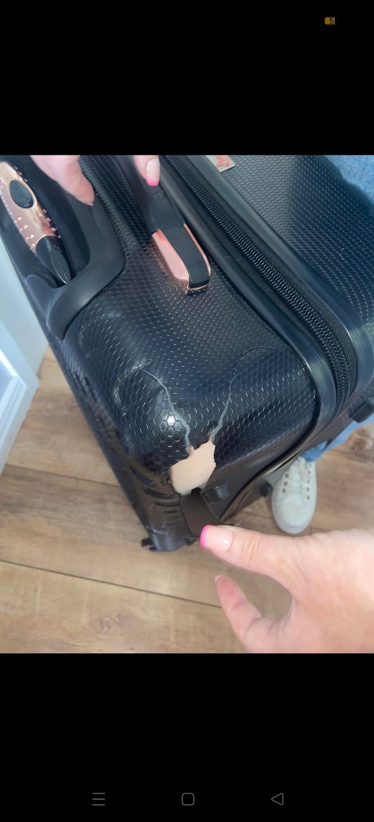 martined67's tweet photo. @Ryanair  my daughter returned from holiday last night from Albuferia to Belfast and her suitcase has been badly damaged she tried to find help support at the airport but could not find anyone email sent today with photos got email back saying it should have been reported airport https://t.co/z73BJ0uBMm