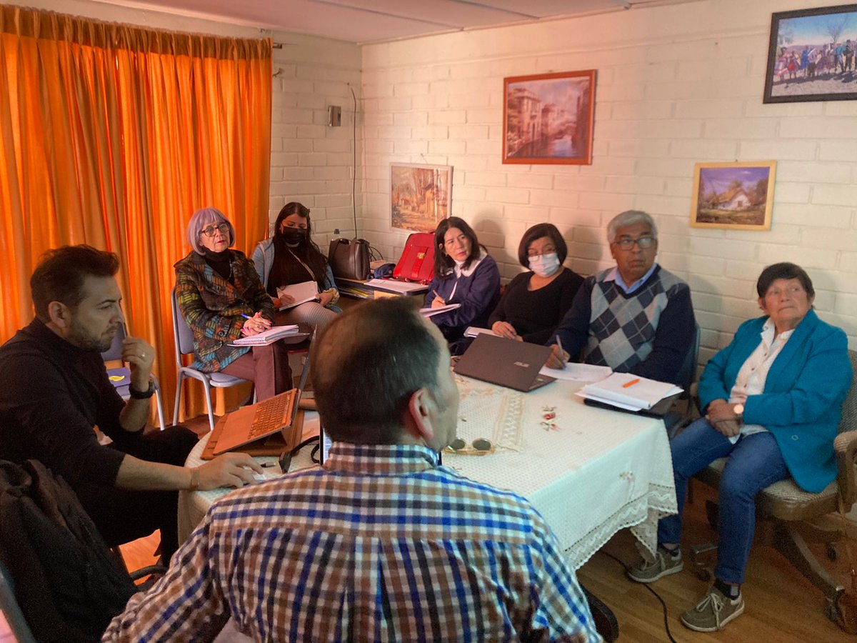userena's tweet photo. 💡🔍📌El académico Sebastián Rossel de #ConectaULS y el académico Néstor González de @capsi_uls se reunieron con los directivos y docentes del Microcentro de Escuelas Particulares Rurales de Combarbalá para impartir un taller de convivencia escolar y su relación con las (1/2) https://t.co/CbiycDDb8P