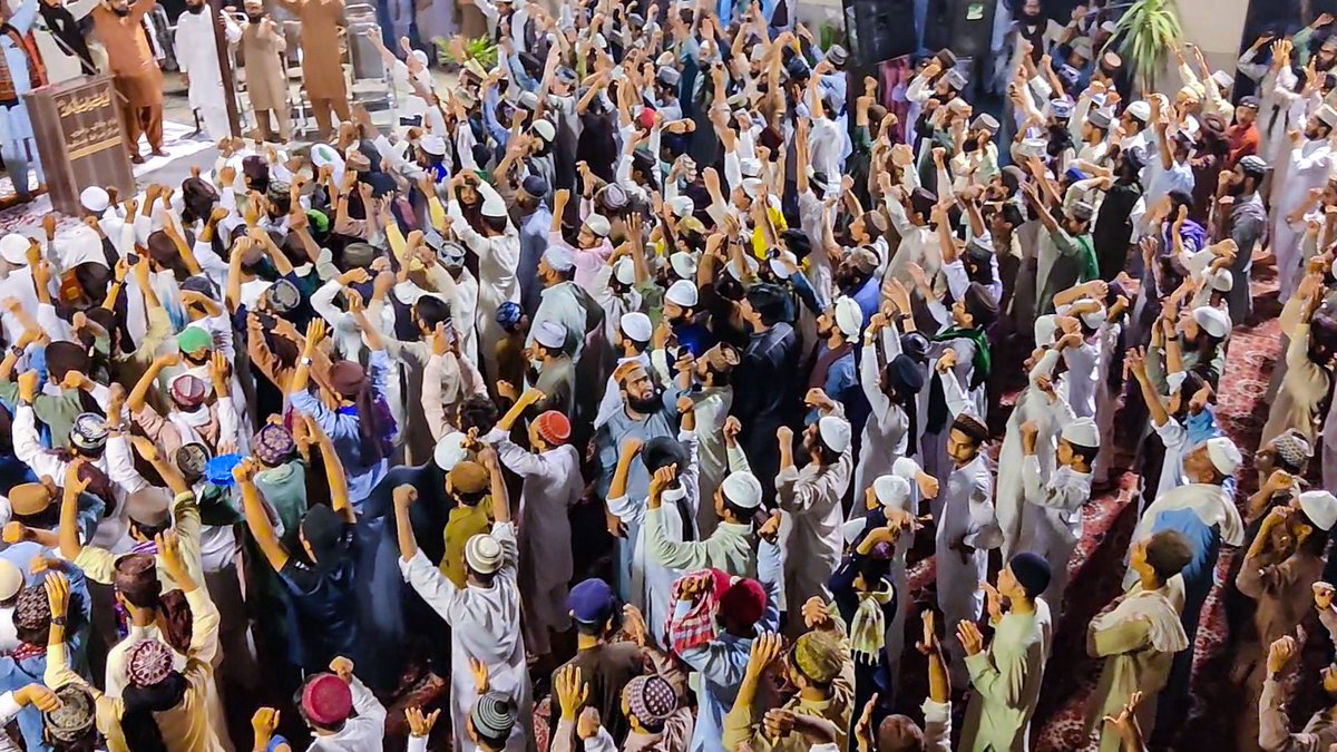 DrJalaliTLY's tweet photo. امام عالی مقام سیدنا امام حسین رضی اللہ تعالیٰ عنہ نے باطل سے ٹکرا کر حق کا پرچم بلند کر دیا۔ نواسہ رسول ﷺ نے دین کے تحفظ کا حق ادا کر دیا۔ سیدنا امام حسین رضی اللہ تعالیٰ عنہ اقتدار کے لیے نہیں، دینی اقدار کے تحفظ کے لیے میدان میں نکلے https://t.co/ksGzCaosBq