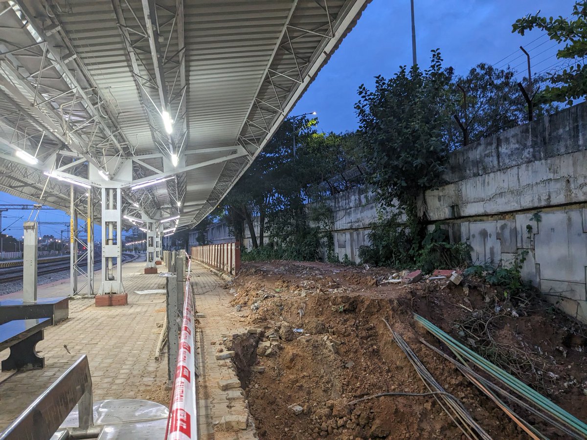 bengalurutrains's tweet photo. Common Loop track-1(Metro side) for Salem route work under progress

#Quadrupling https://t.co/sBZE8l7Dbq