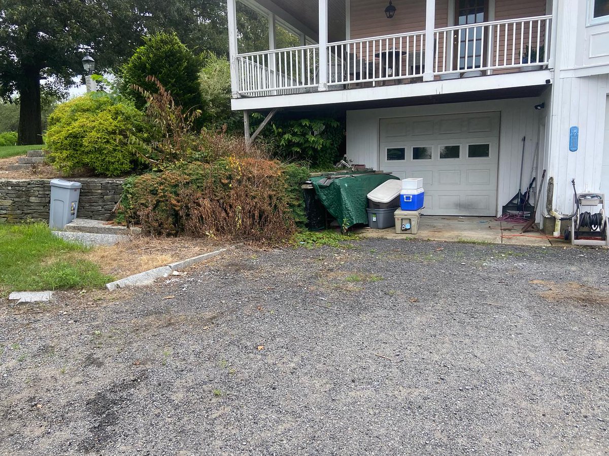 McHughDisposal's tweet photo. Bulk trash clean up service in Lancaster, MA for one of our weekly customers!

Call, text or book your Junk Removal appointment online today via our website:
https://t.co/JZnLKpCUXT https://t.co/2z31uSacsQ