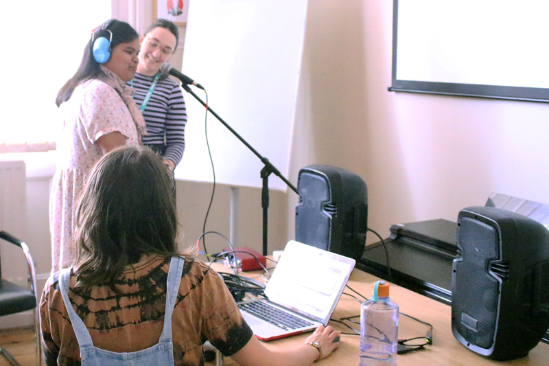 It’s Day 4 of our Performance Works summer school for disabled young people aged 13-25 &amp; everyone’s busy recording sound effects, painting the set and creating their show. Thanks  @merchanttaylor1 for making it happen.

#SummerSchool #TowerHamletsTogether #DisabilitySummerSchool