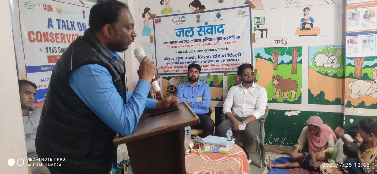 mybharatsd's tweet photo. Nehru Yuva Kendra South Delhi in collaboration with NSERD has organized Jal Samvad under the on going Catch The Rain programme. The program was started by Taking oath, pamphlets distribution for awareness and ends with a wonderful lecture on water conservation. 
#CatchTheRain https://t.co/FcIiqe3g89