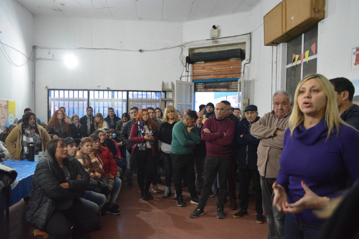 marilinsacnun's tweet photo. El momento de hablar con nuestros vecinos, casa por casa, es ahora. 
A militar más que nunca para dar vuelta el resultado en Santa Fe y asegurarle a la Argentina un gobierno que cuide los intereses de la Patria.
Gracias compañeros/as de mi querida #VillaGobernadorGálvez https://t.co/2Hr2ZJ5TmZ