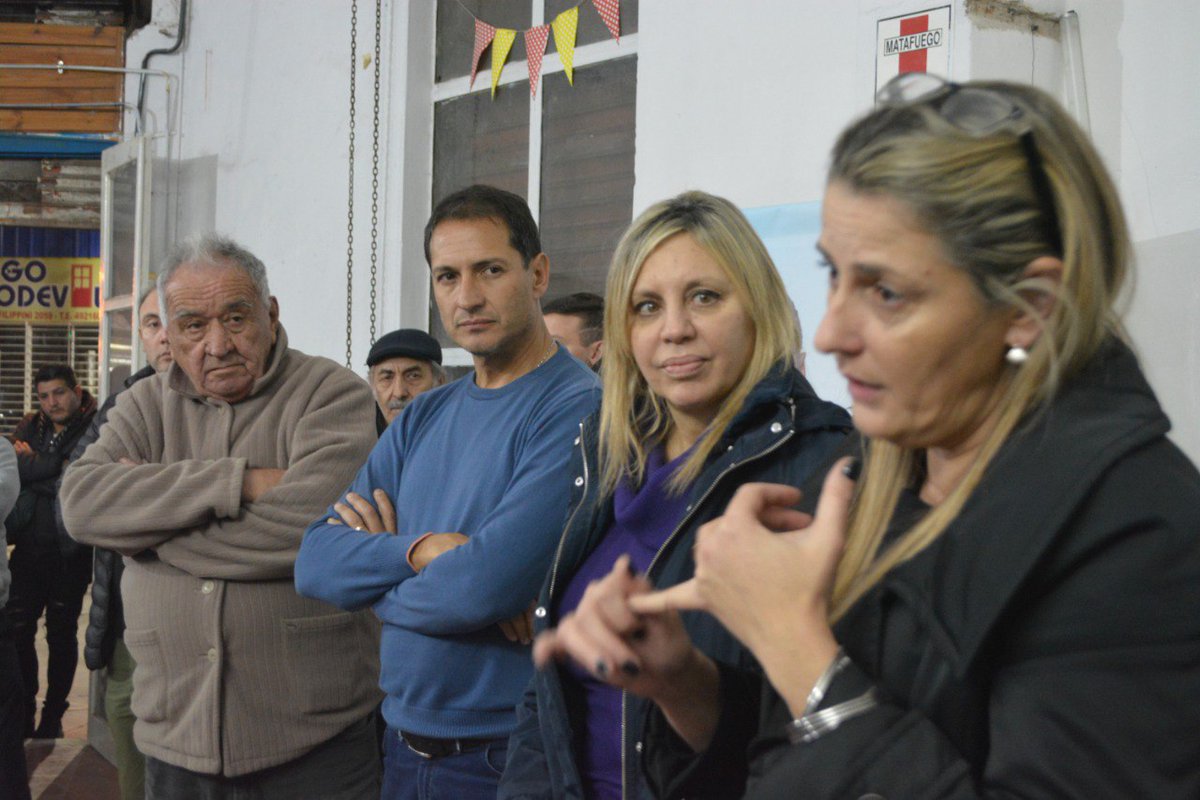 marilinsacnun's tweet photo. El momento de hablar con nuestros vecinos, casa por casa, es ahora. 
A militar más que nunca para dar vuelta el resultado en Santa Fe y asegurarle a la Argentina un gobierno que cuide los intereses de la Patria.
Gracias compañeros/as de mi querida #VillaGobernadorGálvez https://t.co/2Hr2ZJ5TmZ