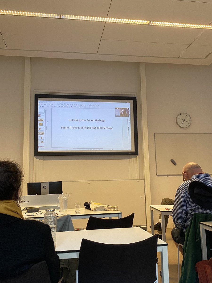 PossanRonsee's tweet photo. Son yn trass pabyr ain sy seshoon #Gaelg ec #ICCS23 we are listening to @nicolatooms talking about #Manx recordings in @manxheritage sound archives! https://t.co/BxiCWuTWQW