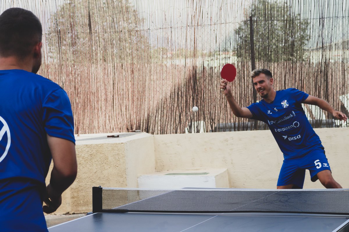 CDTOficial's tweet photo. 😉 Tarde sin ⚽️ en 📍 #AlbirGardenSports... pero sí de mucho 🏓

🥇 Y parace que a algunos se les dio bastante bien, ¿o no @55_sergio / @jbelzaa 🤔? 

#PretemporadaCDT #YoSoyElTenerife https://t.co/GpQQL9eiWd