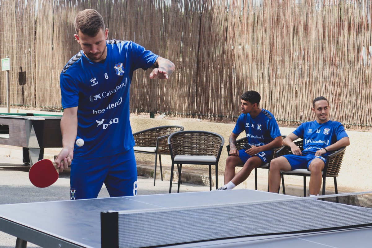 CDTOficial's tweet photo. 😉 Tarde sin ⚽️ en 📍 #AlbirGardenSports... pero sí de mucho 🏓

🥇 Y parace que a algunos se les dio bastante bien, ¿o no @55_sergio / @jbelzaa 🤔? 

#PretemporadaCDT #YoSoyElTenerife https://t.co/GpQQL9eiWd