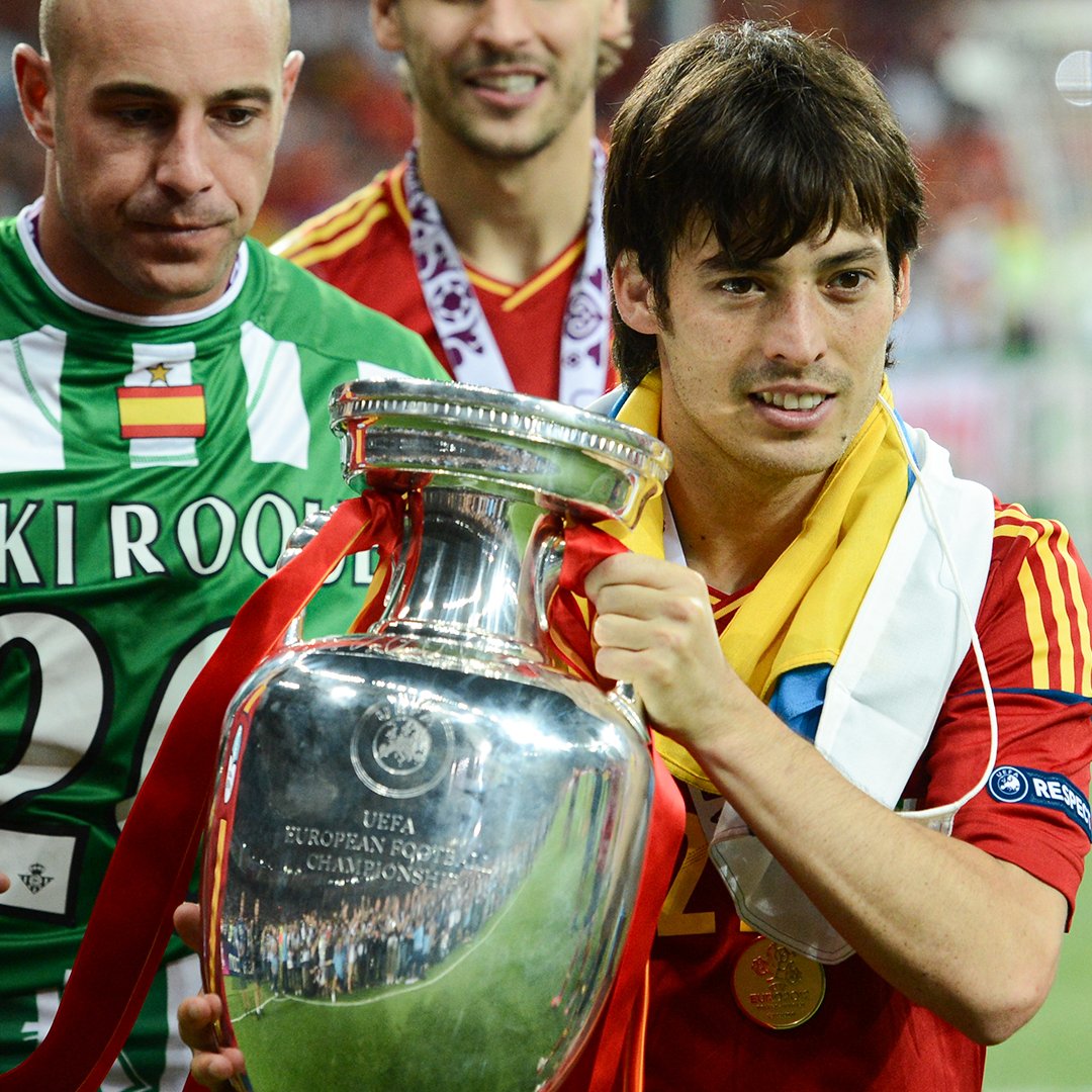 bbkigalifm's tweet photo. Imvune ikomeye yo mu Ivi, itumye David Silva ahitamo gusezera ku gukina umupira w'amaguru nk'uwabigize umwuga, ku myaka ye 37 y'amavuko

Yatwaye :

🇪🇸Copa del Rey x2
🏴󠁧󠁢󠁥󠁮󠁧󠁿Premier League x4
🏴󠁧󠁢󠁥󠁮󠁧󠁿FA CUP x 2
🏴󠁧󠁢󠁥󠁮󠁧󠁿League Cup x5
🏴󠁧󠁢󠁥󠁮󠁧󠁿Community Shield x3
🇪🇸World Cup 2010
🇪🇸EUROs 2008 &amp; 2012 https://t.co/X3kecyfsQw