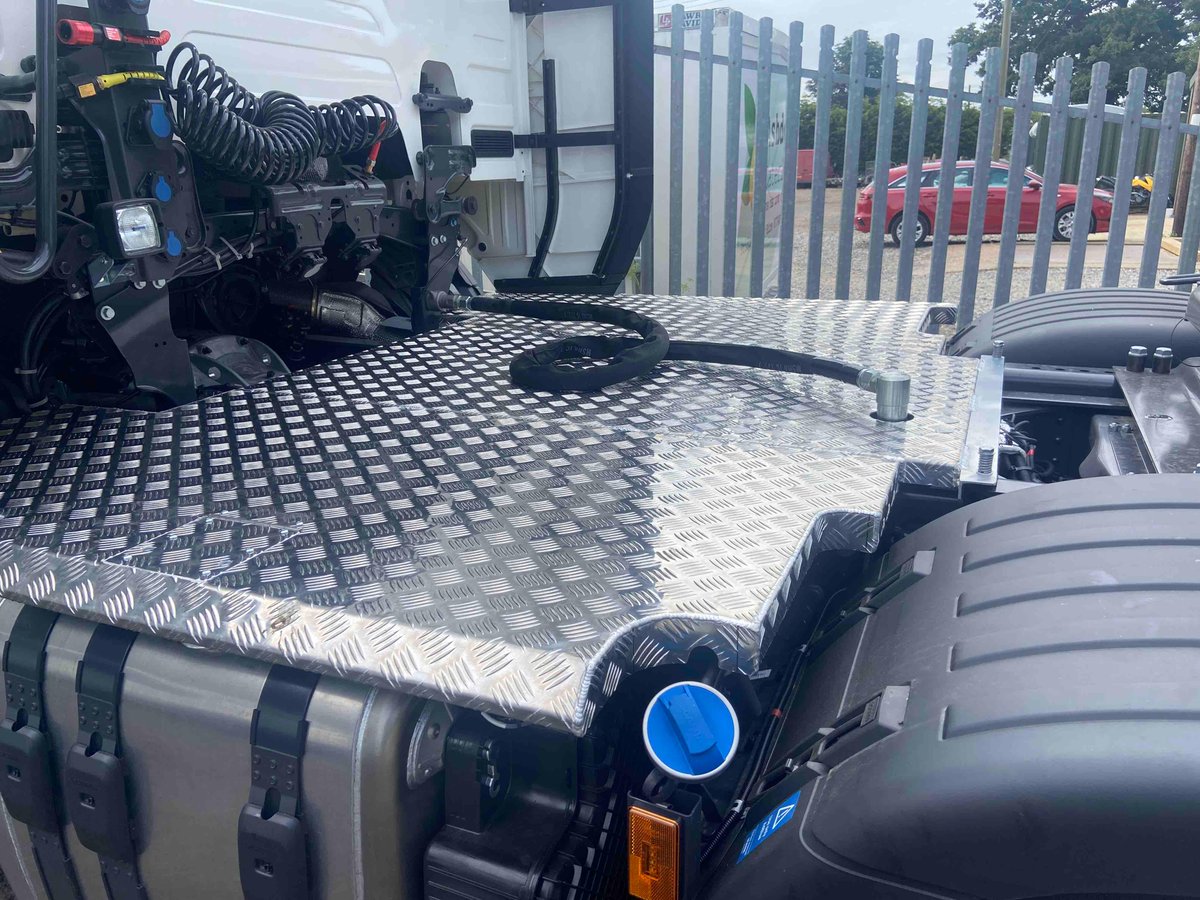 Harsh Tipper wet kit and catwalk in chequer plate for added safety. 

#Harsh #wetkit #Scania