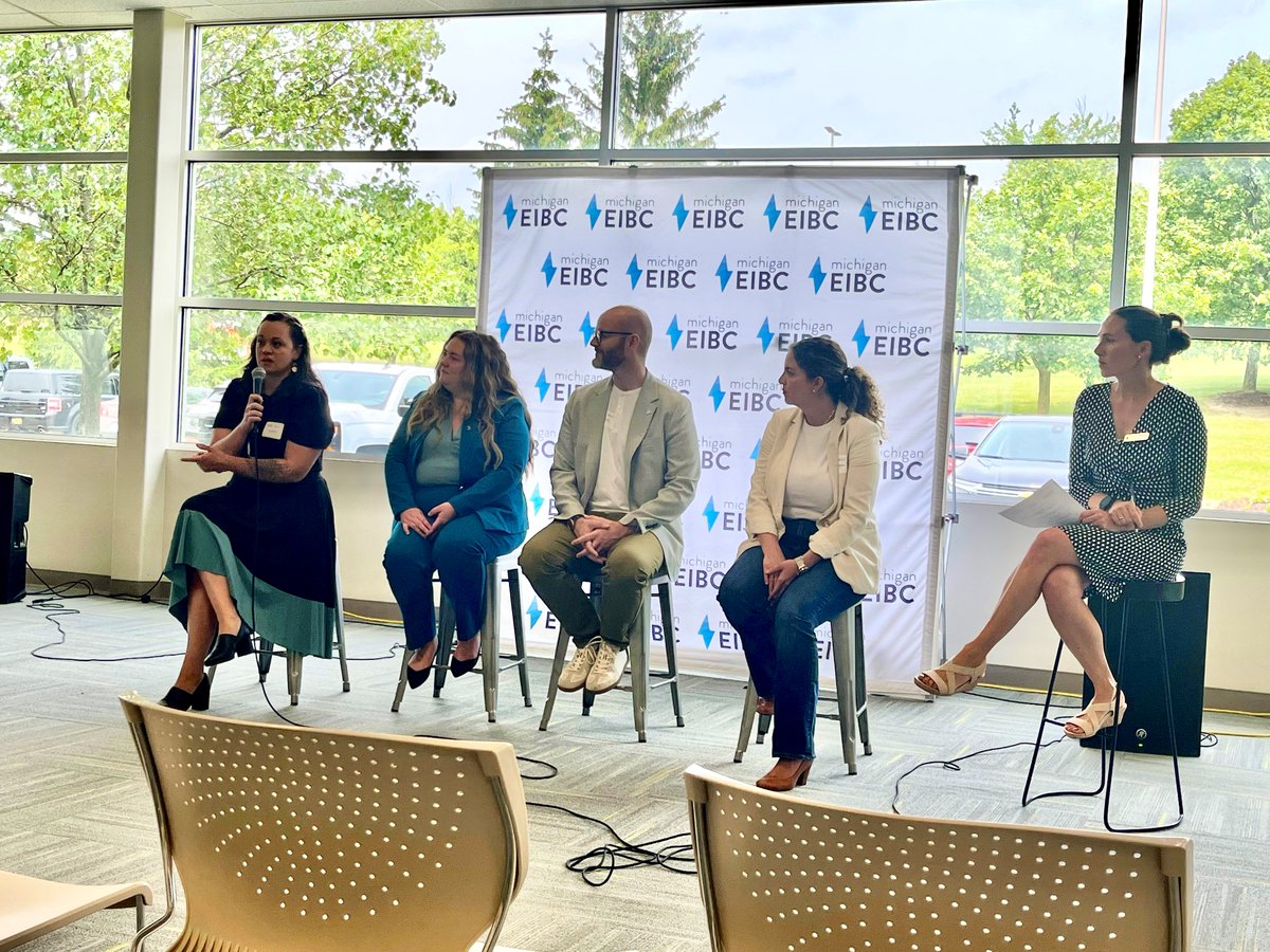 FLOevcharging's tweet photo. Happy to see our Auburn Hills lot turn into an impromptu EV meetup yesterday, as we hosted @MI_EIBC &amp; @CleanFuelsMI for a public EV convening on funding opps for #EVCharging infrastructure. 
 
The engaging conversations continued as attendees networked &amp; toured the facility! https://t.co/vMib6wNdjL