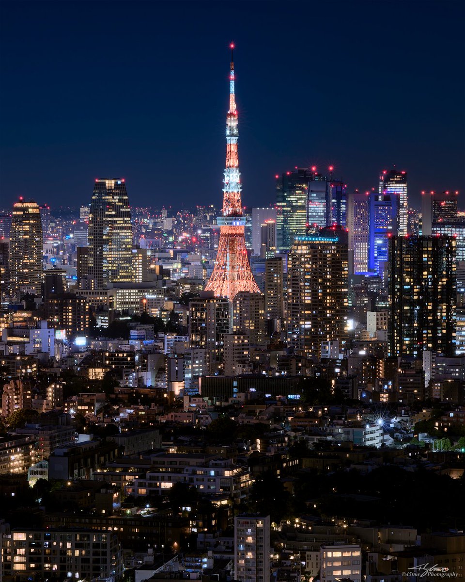 45tmr's tweet photo. 涼しげな夏色のライトアップをまとった東京タワー
薄暮と夜闇を

#Photography #NightView #Nightscape #夜景 https://t.co/8nudC77ncc