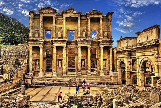 ZamHaberAjans's tweet photo. Efes Antik Kenti giriş ücreti 700 TL oldu. https://t.co/XxgP73VmZL