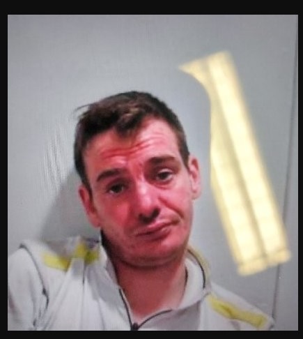 Clyde1News's tweet photo. MISSING:

John Traynor, 35, was last seen leaving an address on London Road around 10pm on Wednesday.

He left the address on foot and went in the direction of Monteith Row, Glasgow Green. https://t.co/NzX1q37Q2U