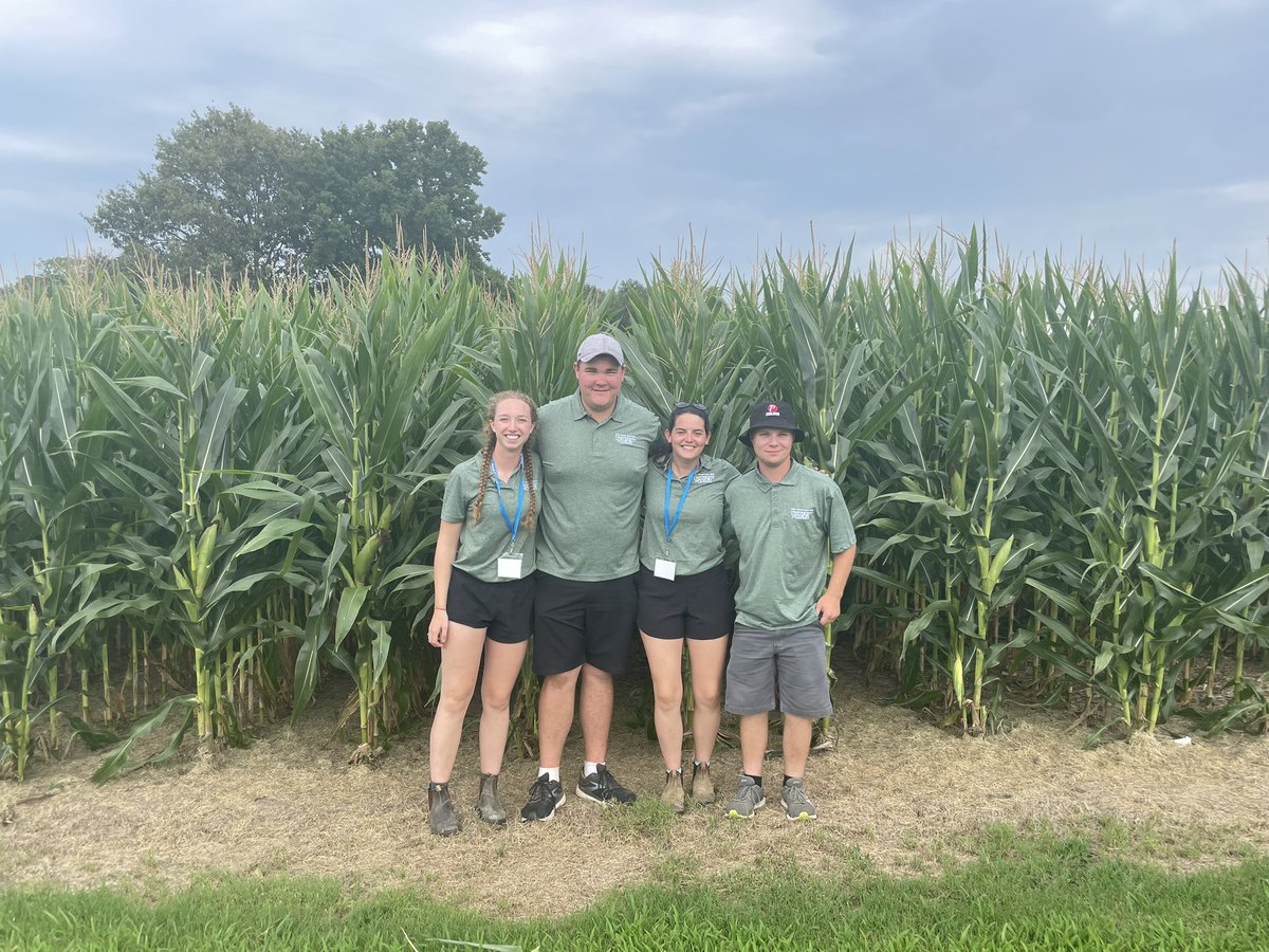 An awesome competition with an even better team! <a href="/StephanieCAF/">Stephanie Fletcher</a> <a href="/CurtisVanrooy/">Curtis Vanrooy</a> <a href="/JRastapkevicius/">Joe Rastapkevicius</a> huge thanks to <a href="/Bayer4CropsCA/">Crop Science Canada</a> for hosting us in Tennessee! And of course @FJTardif for coaching, we couldn’t have done it without you!