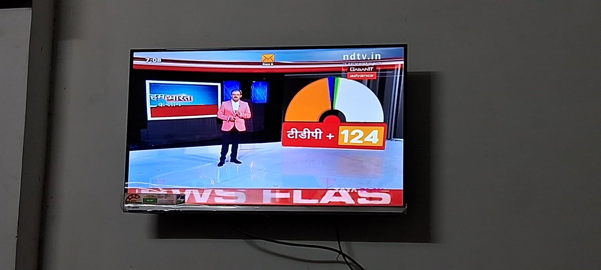mtariqhashmi's tweet photo. My hero @awasthis boss welcome #ndtv fir ek baar #welcome #humbharatkailog https://t.co/5vRQw8ZFvm