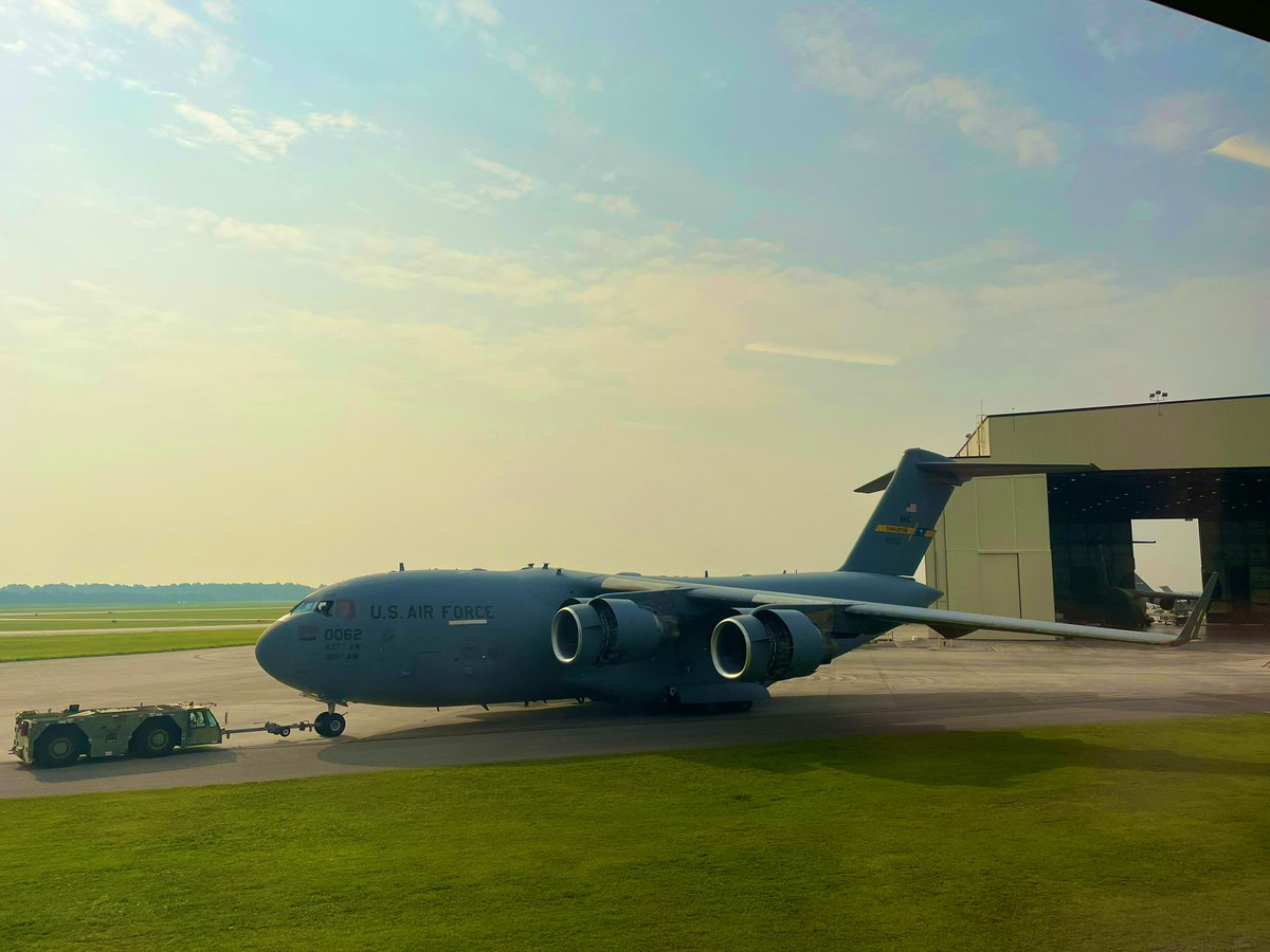 JetSetGOConnor's tweet photo. Throttle-Up Thursday! ✈️🫎 with 4 P&amp;W F117’s the C-17A produces 16OK+ lbs of thrust! #C17 #Globemaster #Aviation #AvGeek #Pilot #ThrottleUpThursday https://t.co/wOqBQ9XoDB