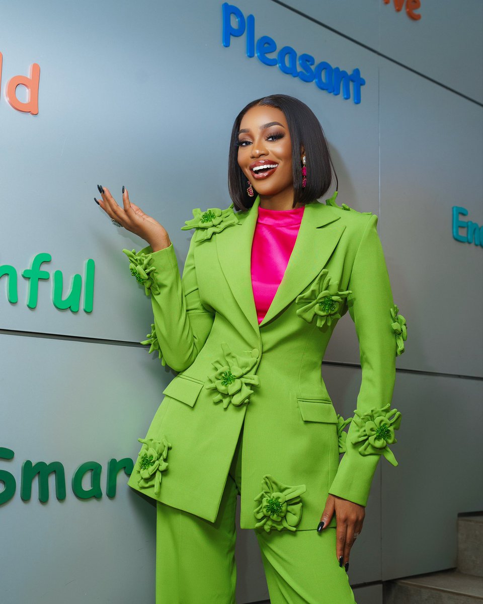 beautyetukura's tweet photo. The wall said it all!!! 💚💚 https://t.co/uXkBveLwkJ