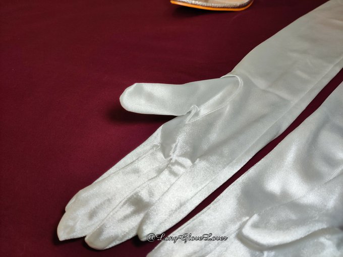 Amazing Japanese satin gloves from a friend~ really love the shiny texture and the craft of finger connection<a href="/tag/gloves"class="tags"><span>#gloves</span></a><a href="/tag/fetish"class="tags"><span>#fetish</span></a><a href="/tag/nylon"class="tags"><span>#nylon</span></a><a href="/tag/satin"class="tags"><span>#satin</span></a><a href="/tag/maskgirl"class="tags"><span>#maskgirl</span></a><a href="/tag/longglovelover"class="tags"><span>#longglovelover</span></a>
