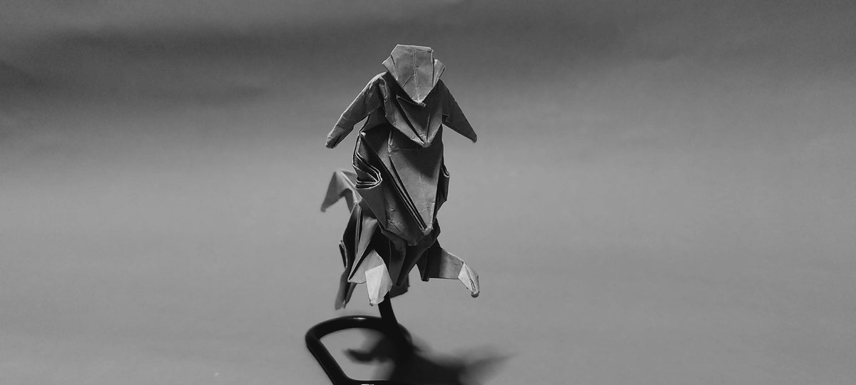 AlphCherno's tweet photo. Centaur
It was hard for me to figure out how to finish it in one try. The original one was made from green kami paper, but I filtered it with greyscale to hide unwanted white points.
Designed &amp; folded: @AlphCherno https://t.co/WvFIVp9MZC