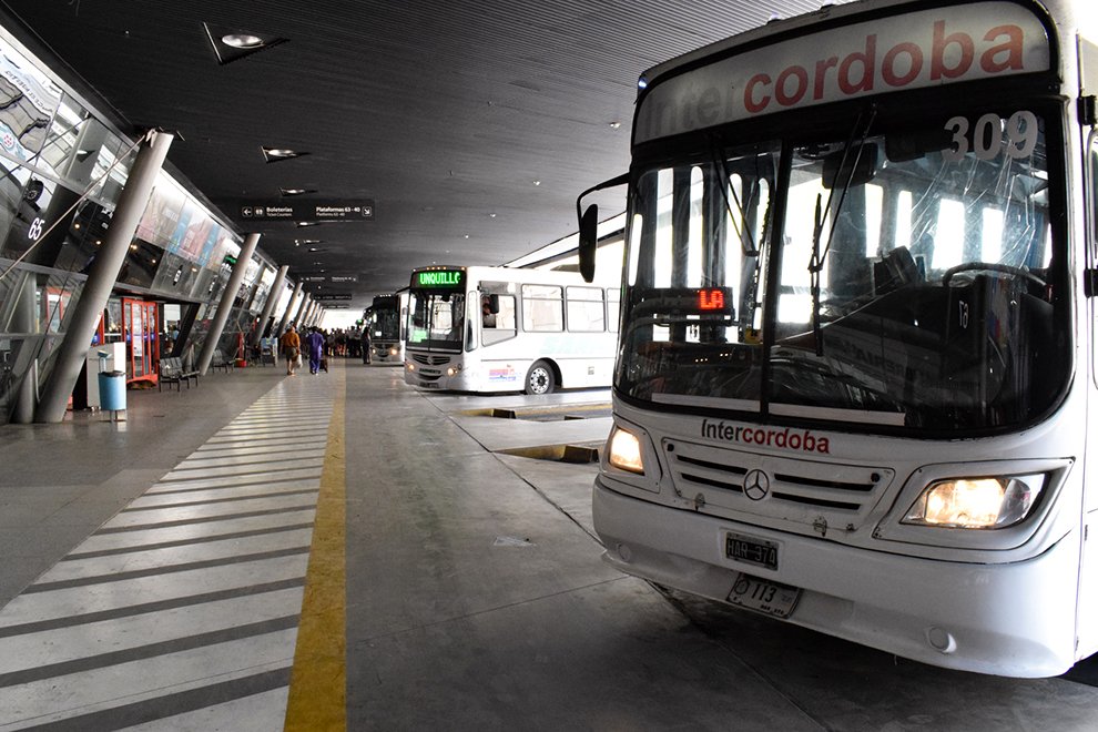 Pasaron las elecciones, llegan los aumentos. 
A partir de hoy cada viaje del transporte interurbano de Córdoba será un 36,2% más caro. El incremento autorizado por el <a href="/ERSePcba/">ERSeP</a> se publicó en la edición de hoy del Boletín Oficial. <a href="/Cadena3Com/">Cadena 3 Argentina</a> / (Mirá cuándo le toca al urbano👉1/2)