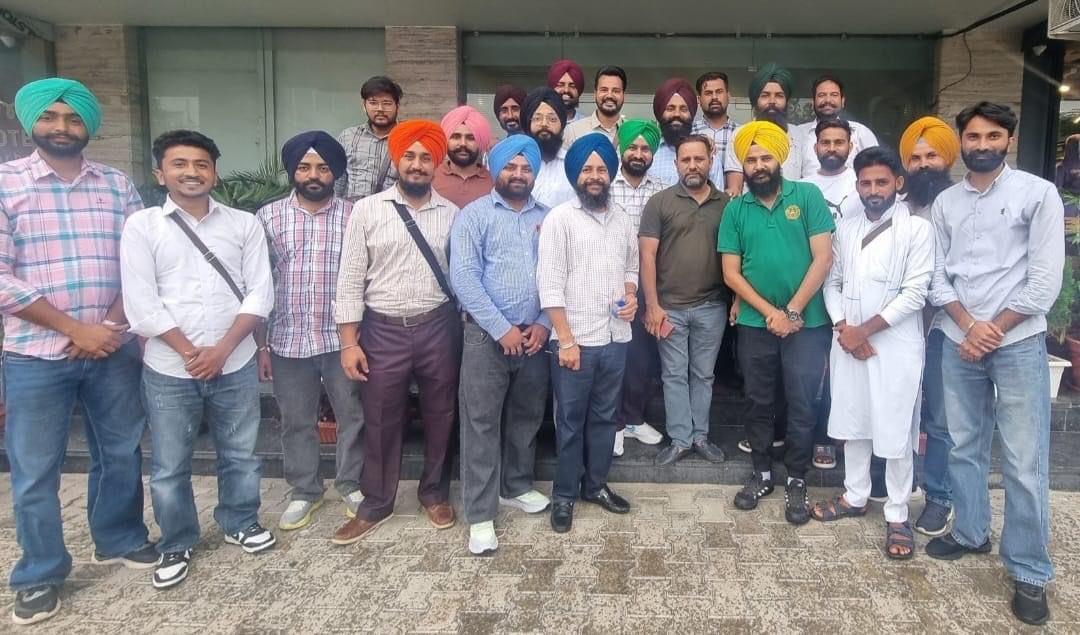 SukhpalKhaira's tweet photo. I salute the grit & courage of independent young journalists of Punjab who have decided to set up Punjab Digital Media Association not to budge or surrender before the dictates of @BhagwantMann govt neither take any advts from govt and to convey the real situation of Punjab. This step is a big slap on the face of BIKAU or #KejiMedia who have sold their conscience to @AamAadmiParty govt for petty sums of money. Its also a tight rap on the face of @ArvindKejriwal who is the master mind of media hijack in Punjab-Khaira @INCIndia @Partap_Sbajwa