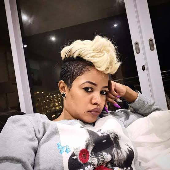 officialtwinny's tweet photo. Zandi went on national tv saying we should investigate uMandisa when her own sister Kelly khumalo is communicating with a hitman 🙆🏾‍♀️🙆🏾‍♀️🙆🏾‍♀️😭😭😭😭😭

#SenzoMeyiwa #SenzoMeyiwaTrial https://t.co/jrW42ZEfQ5