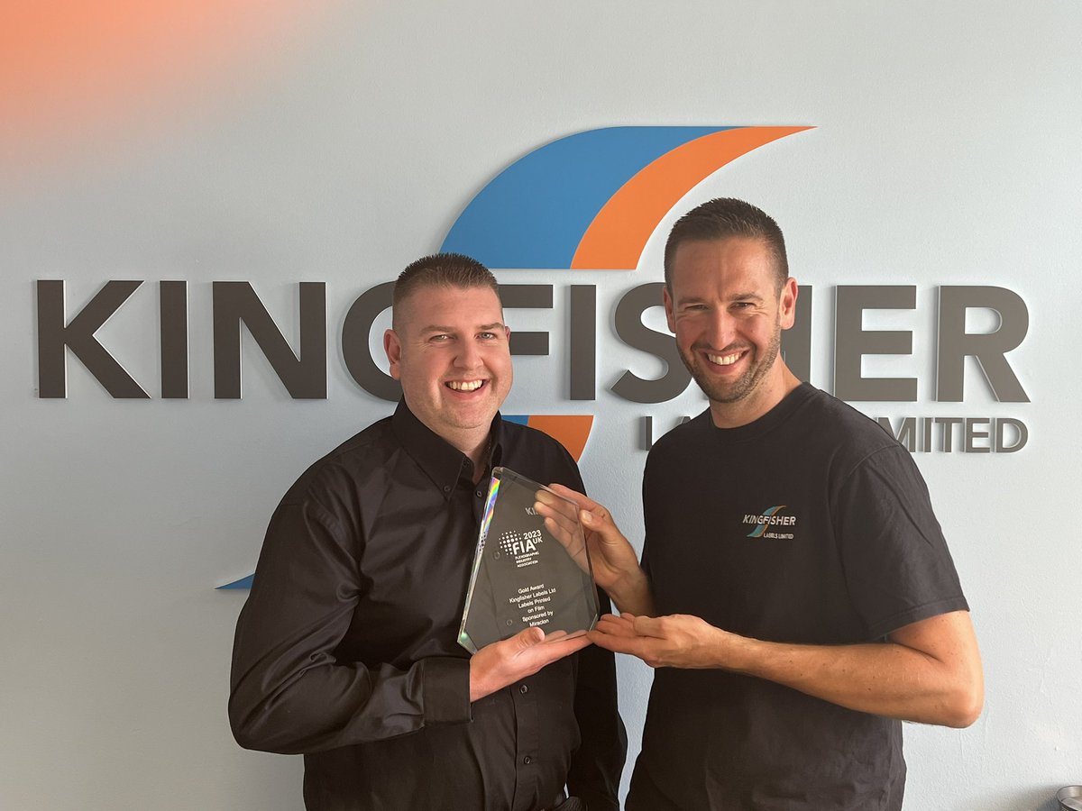 Good to welcome Debbie from FIA UK  to Kingfisher Labels Ltd  Presenting best labels “printed on film 2023” 🏆 to our Production Director Karl Jackson and Production Supervisor Stephen Kerley 

#labelsandlabelling #labels #team #awardwinningteam #2023goals #printing