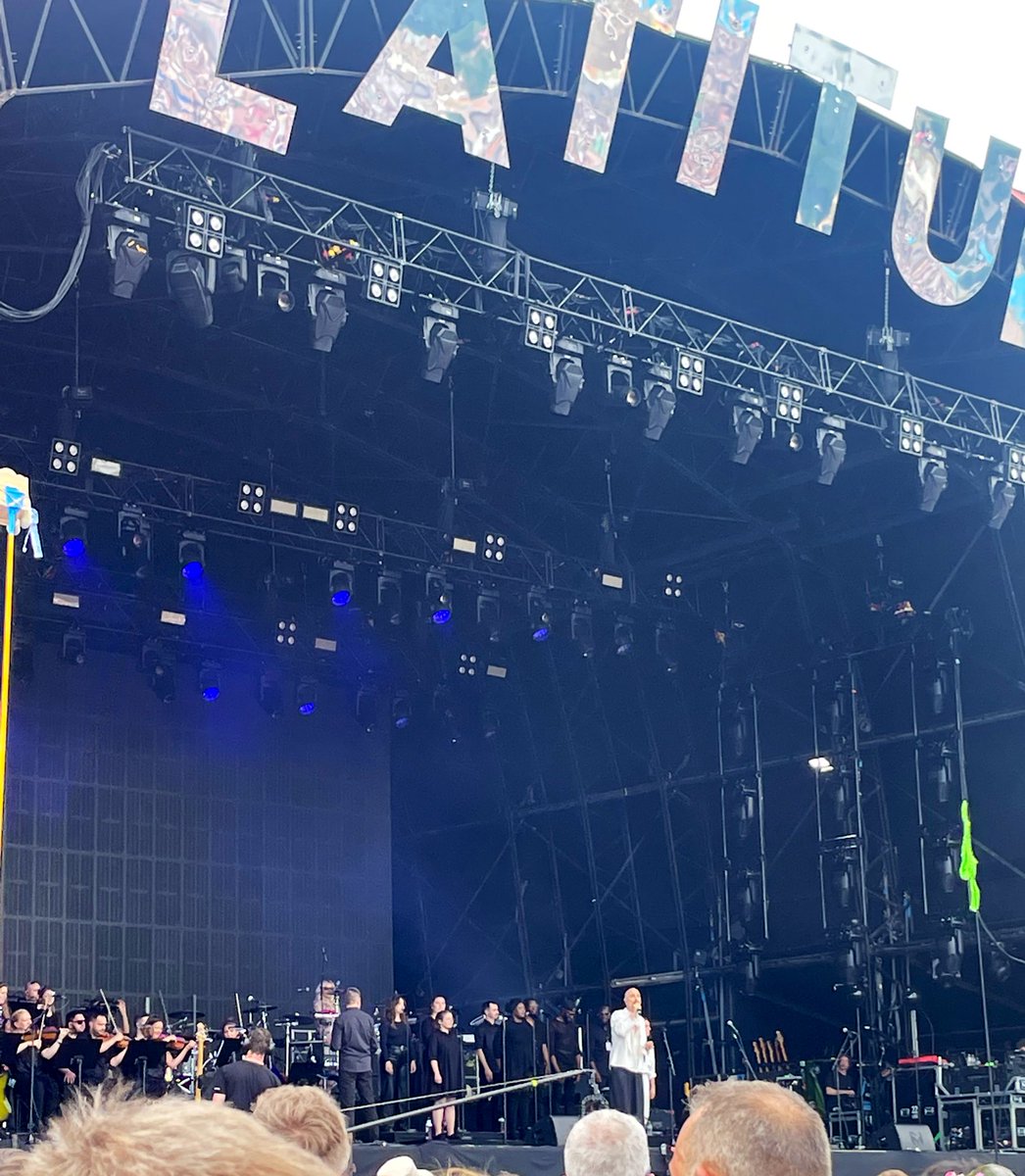 iamhobbs's tweet photo. Grey day in London, looking back to what must be one of my all time festival highlights @wearejames @RealTimBooth playing the most wonderful set at @LatitudeFest last weekend. #ThankYou https://t.co/IwECeNkVXB