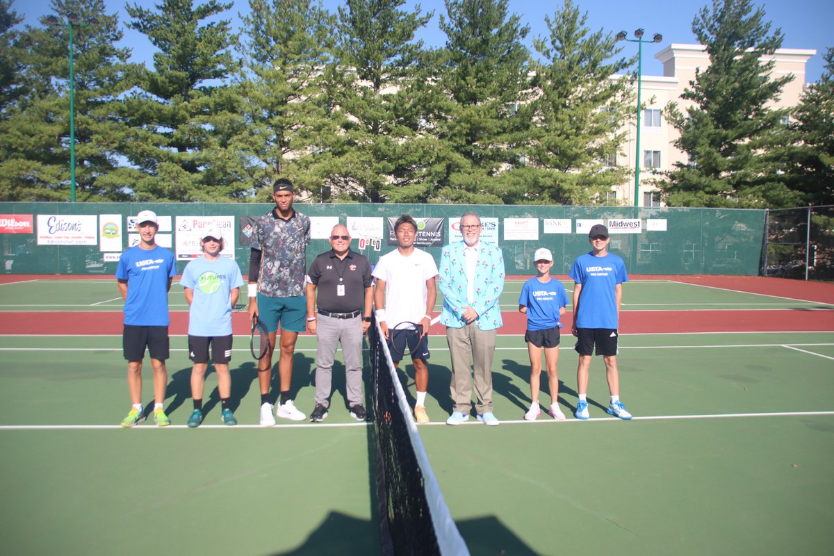 <a href="/ECUSDistrict7/">Edwardsville School District #7</a> Superintendent Dr. Patrick Shelton and EHS Principal Dr. Steve Stuart here for this morning's coin toss--best partners a tournament could ask for!