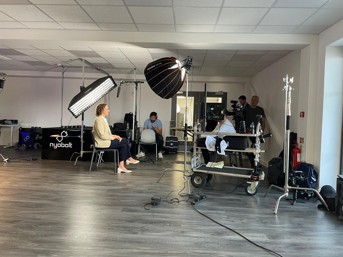 OfficialCadro's tweet photo. From zero to full battery in... six minutes?

Yesterday @OfficialCadro got the chance to meet Sai Shivareddy and the incredible team at @nyobolt, who are setting the benchmark for the next generation of rapid-charging electric vehicle batteries.

#innovation #CleanEnergy https://t.co/MAzZ9qjKsS