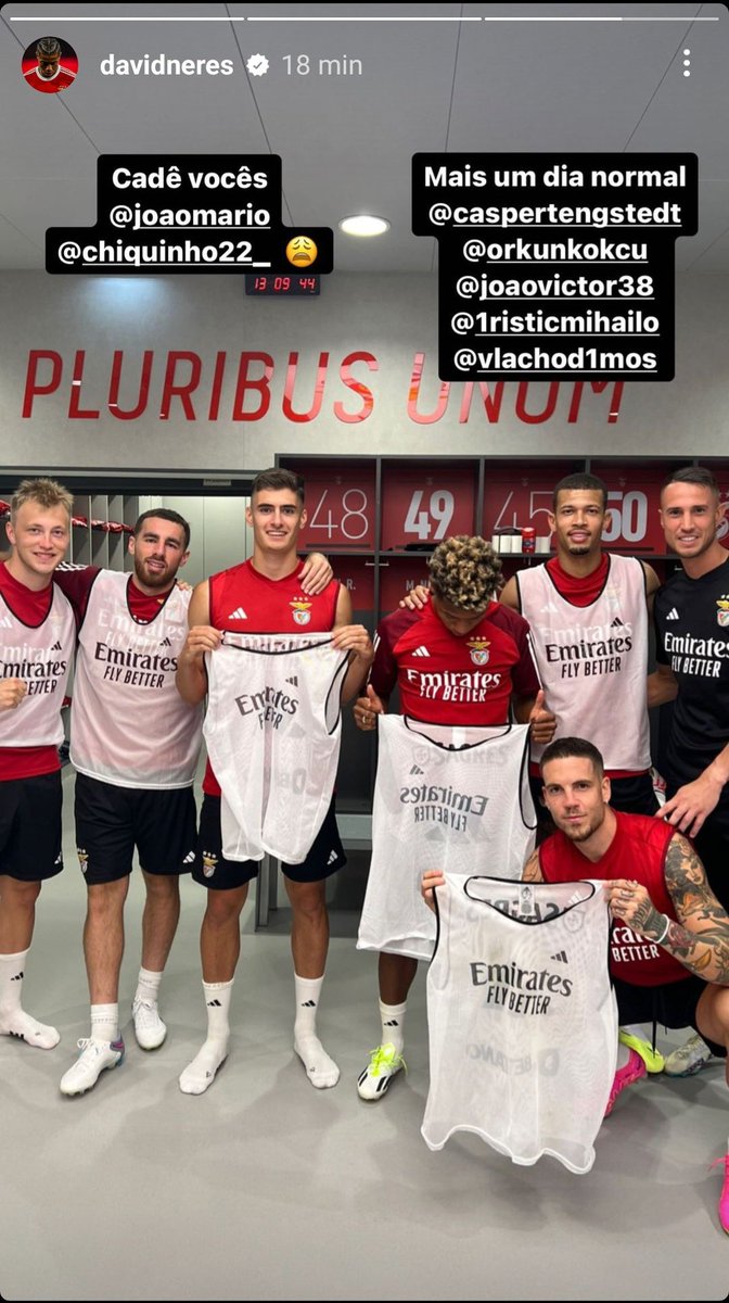 ObservadorR10's tweet photo. Mais uma polémica no balneário do Benfica.

Depois de ganhar no treino, Neres provoca João Mário e Chiquinho.

Conselho de disciplina já está a analisar o assunto, possivel castigo em análise. 🤐 https://t.co/QWSRrdZJFY