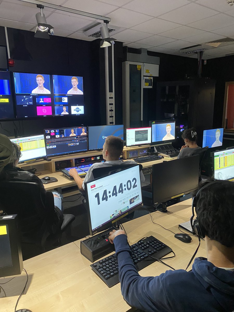 Having great fun with this group of budding TV presenters here <a href="/TrentUni/">Nottingham Trent University</a> TV Presenting Summer School in our professional gallery and studios <a href="/CBJNews/">cbjnews</a> #Ntu #shortcourse #talent  #TV