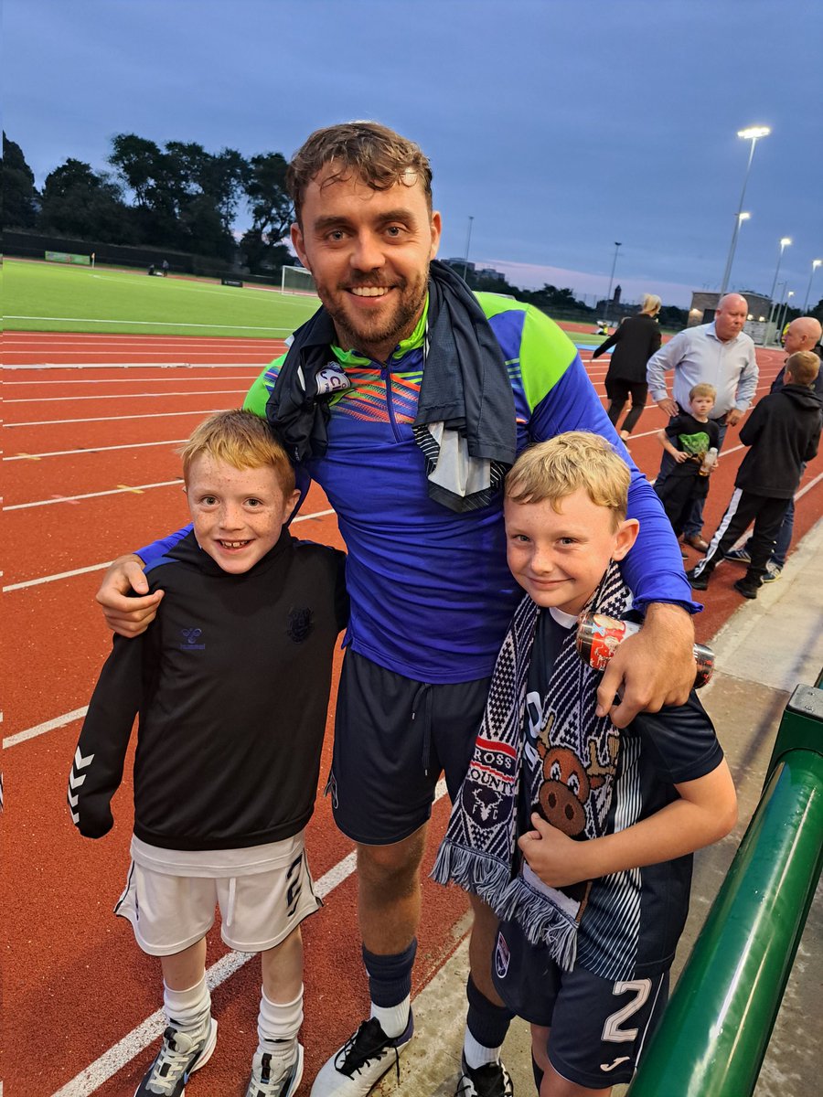 Worth every mile yesterday to see the faces on these two little scouse staggies seeing their uncle con knock that one in and another win for county @l5paintings @RossCounty @RCFC_SLO 😁💙