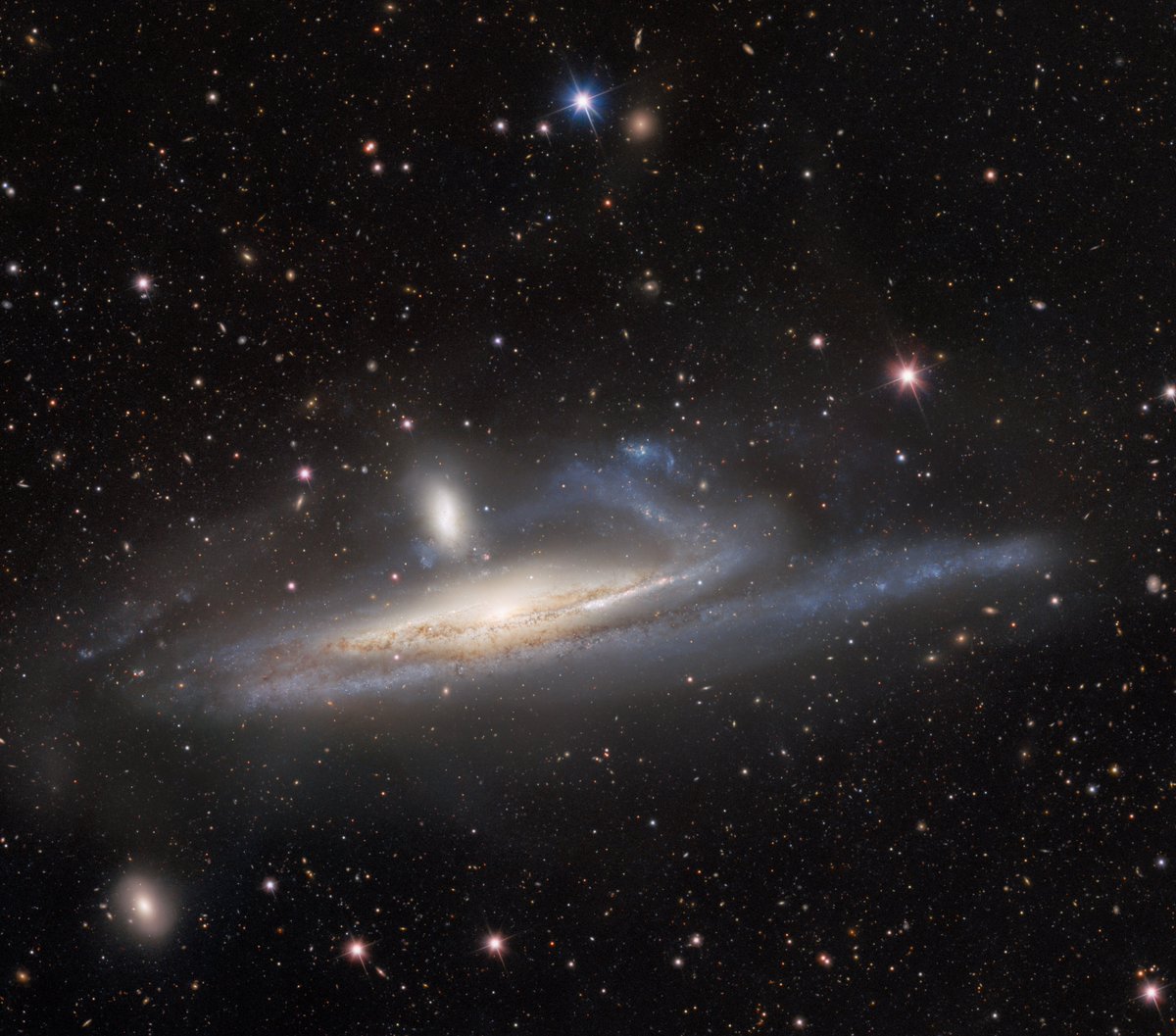 apod_brasil's tweet photo. GALÁXIAS NO RIO
Saiba mais na thread! 📷
Créditos e Licença: CTIO/NOIRLab/DOE/NSF/AURA; R. Colombari, M. Zamani & D. de Martin (NSF’s NOIRLab)
Texto original e edição: Robert Nemiroff (MTU) & Jerry Bonnell (UMCP)
#Astronomia #Astrofisica #DECam #Galáxias https://t.co/BaujAkIHwY