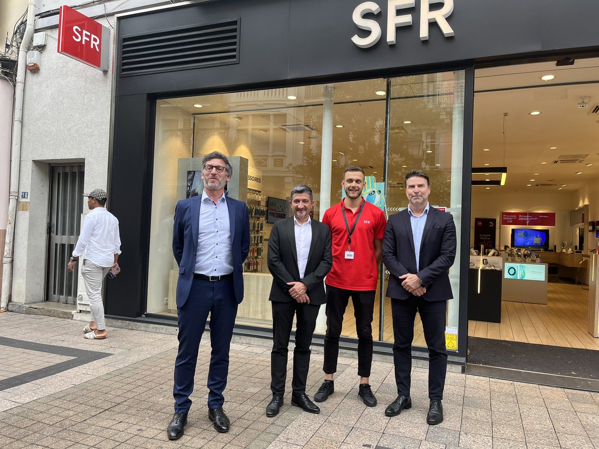 SJourdain31's tweet photo. 🎙️#sfr a présenté, lors d’un point presse les investissements du groupe en #TrèsHautDébit dans les #HautesPyrénées 
📲 127 communes couvertes en #5G
📲 plus de 99% de la population couverte en 4G
💻112K prises éligibles aux offres SFR Très Haut Débit fixe
#territoire #réseaux https://t.co/nnrpviAjzw