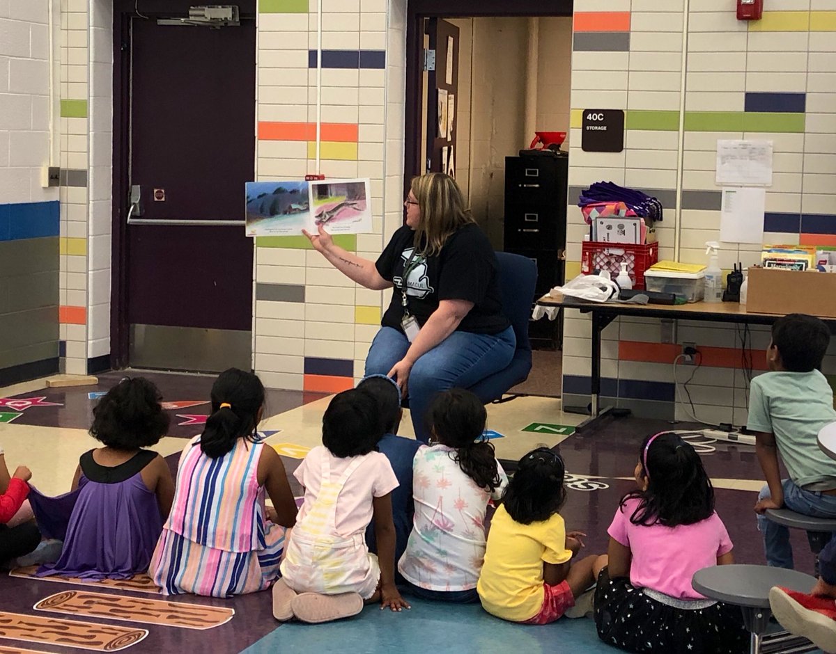 KMeyering's tweet photo. Are your students being safe on the internet? @TechiePri & I helped out at Feed The Need last week with a DigCit lesson. We read Chicken Clicking, facilitated a digital safety sort, & then created a coloring page for participants to take home. #NoviEdTech #NoviPride #OakEdTech 💻 https://t.co/5X9b6GnqWv