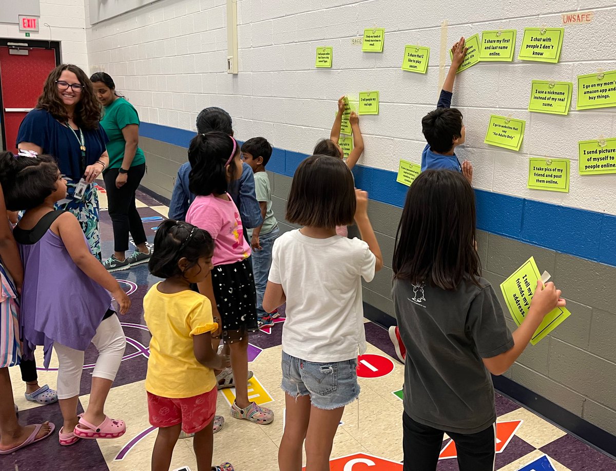KMeyering's tweet photo. Are your students being safe on the internet? @TechiePri & I helped out at Feed The Need last week with a DigCit lesson. We read Chicken Clicking, facilitated a digital safety sort, & then created a coloring page for participants to take home. #NoviEdTech #NoviPride #OakEdTech 💻 https://t.co/5X9b6GnqWv