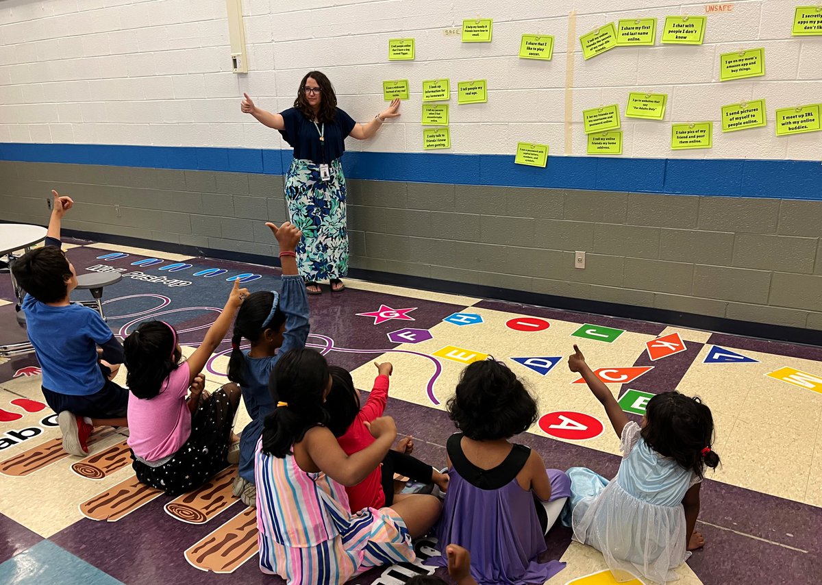 KMeyering's tweet photo. Are your students being safe on the internet? @TechiePri & I helped out at Feed The Need last week with a DigCit lesson. We read Chicken Clicking, facilitated a digital safety sort, & then created a coloring page for participants to take home. #NoviEdTech #NoviPride #OakEdTech 💻 https://t.co/5X9b6GnqWv