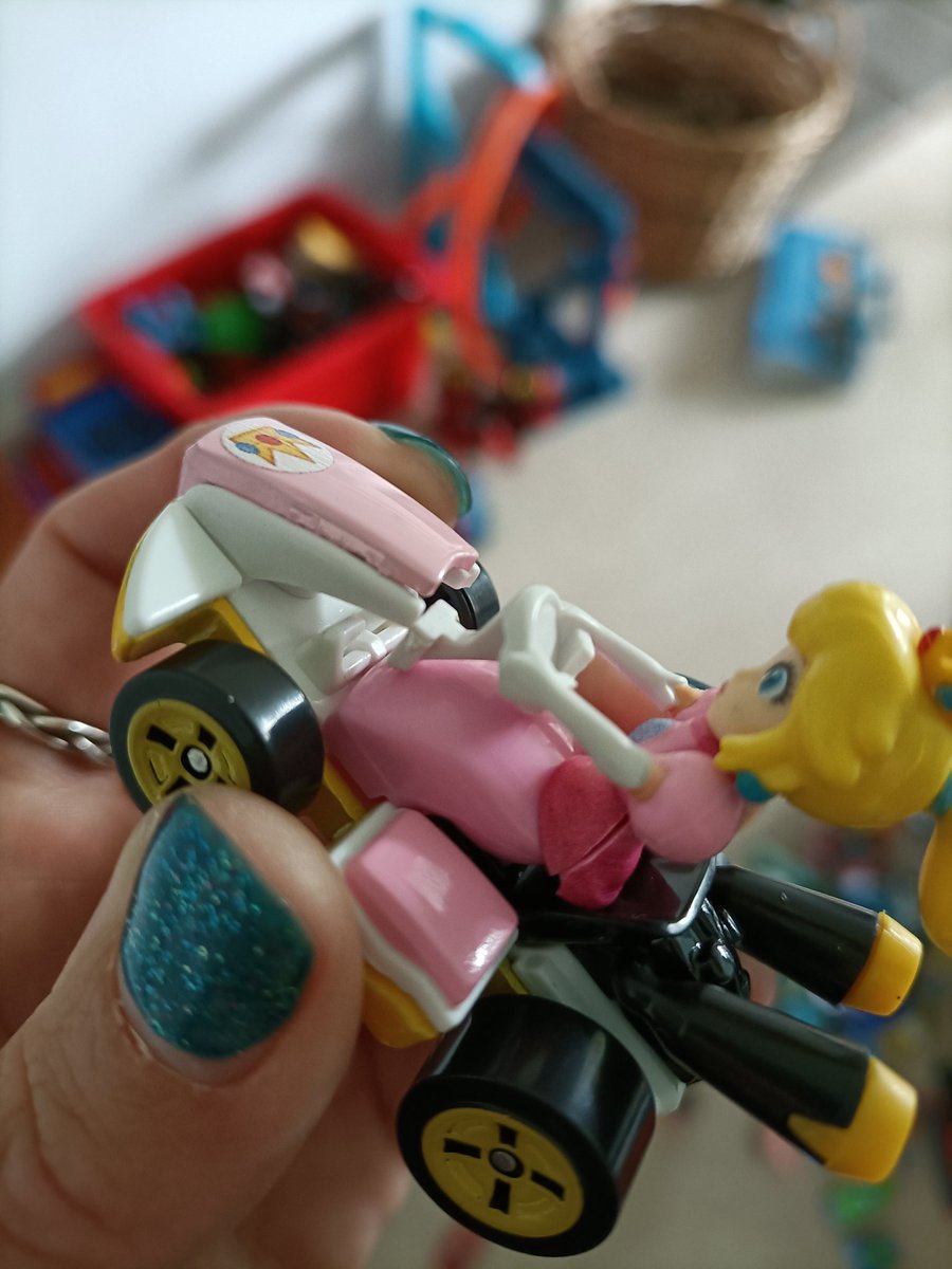 chloeabailey's tweet photo. @EntertainerToys I bought this mariokart hot wheels car from your online store, but it's arrived broken/cracked - what's the easiest way to get it replaced? https://t.co/YIkrJkBj1G