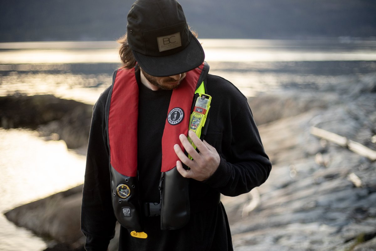 ACRARTEX's tweet photo. When life tosses someone overboard, be their beacon, guiding them back to safety.

#AISPLB #PersonalLocatorBeacon #AIS #ResQLink #BoatingSafety #WearIt https://t.co/mI5zTwO3Pi